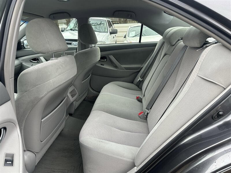 Used 2010 Toyota Camry LE FWD image 11