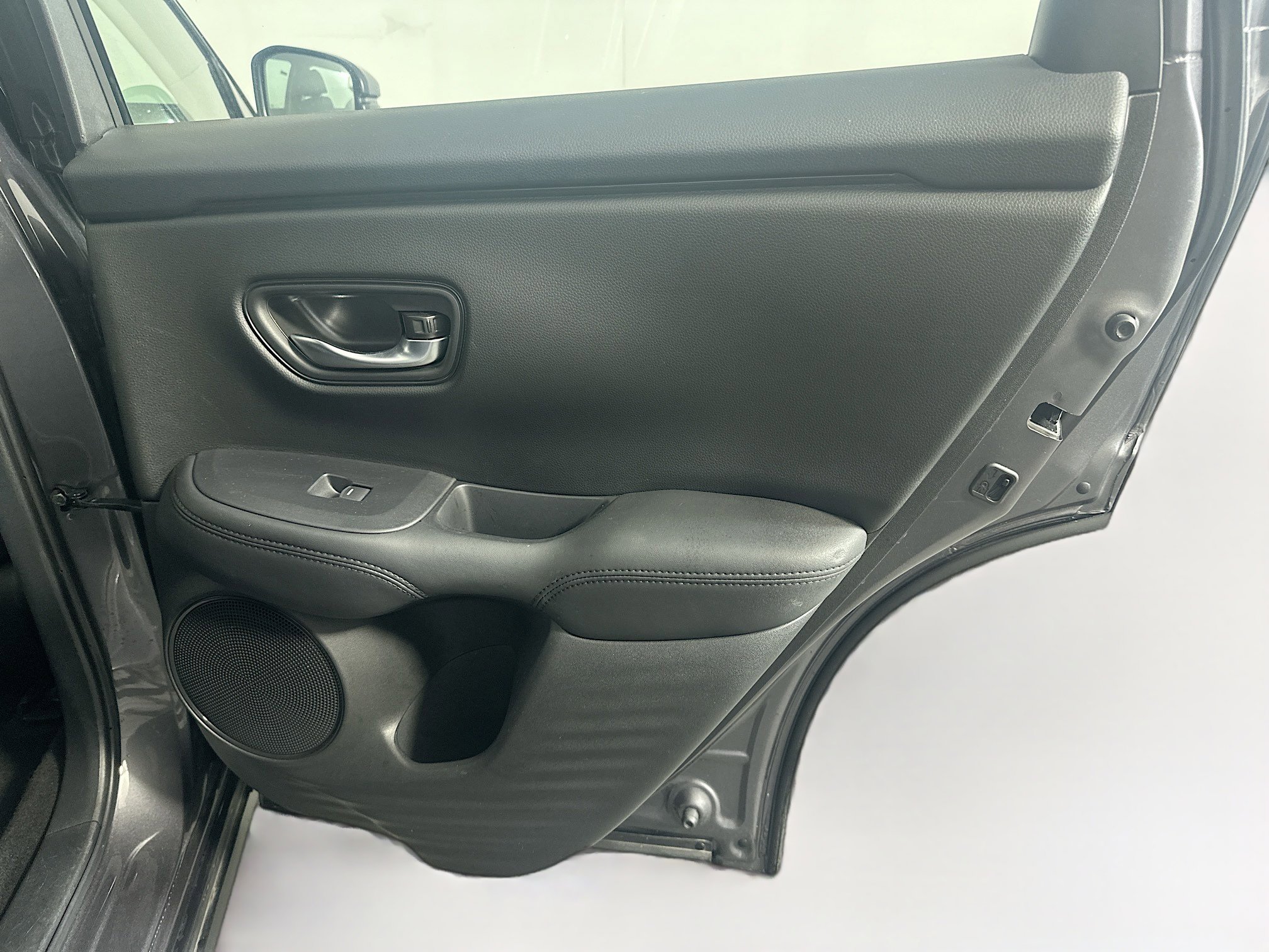 Used 2025 Honda HR-V LX image 29