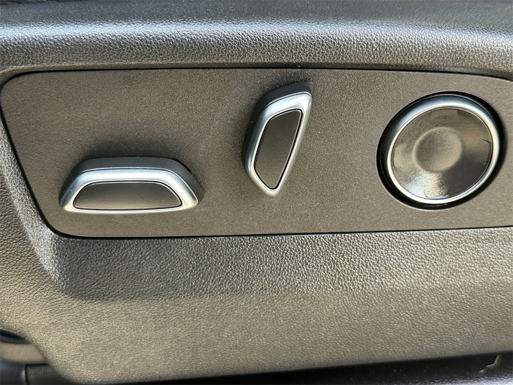 Used 2023 GMC Yukon Denali w/ Denali Reserve Package image 25