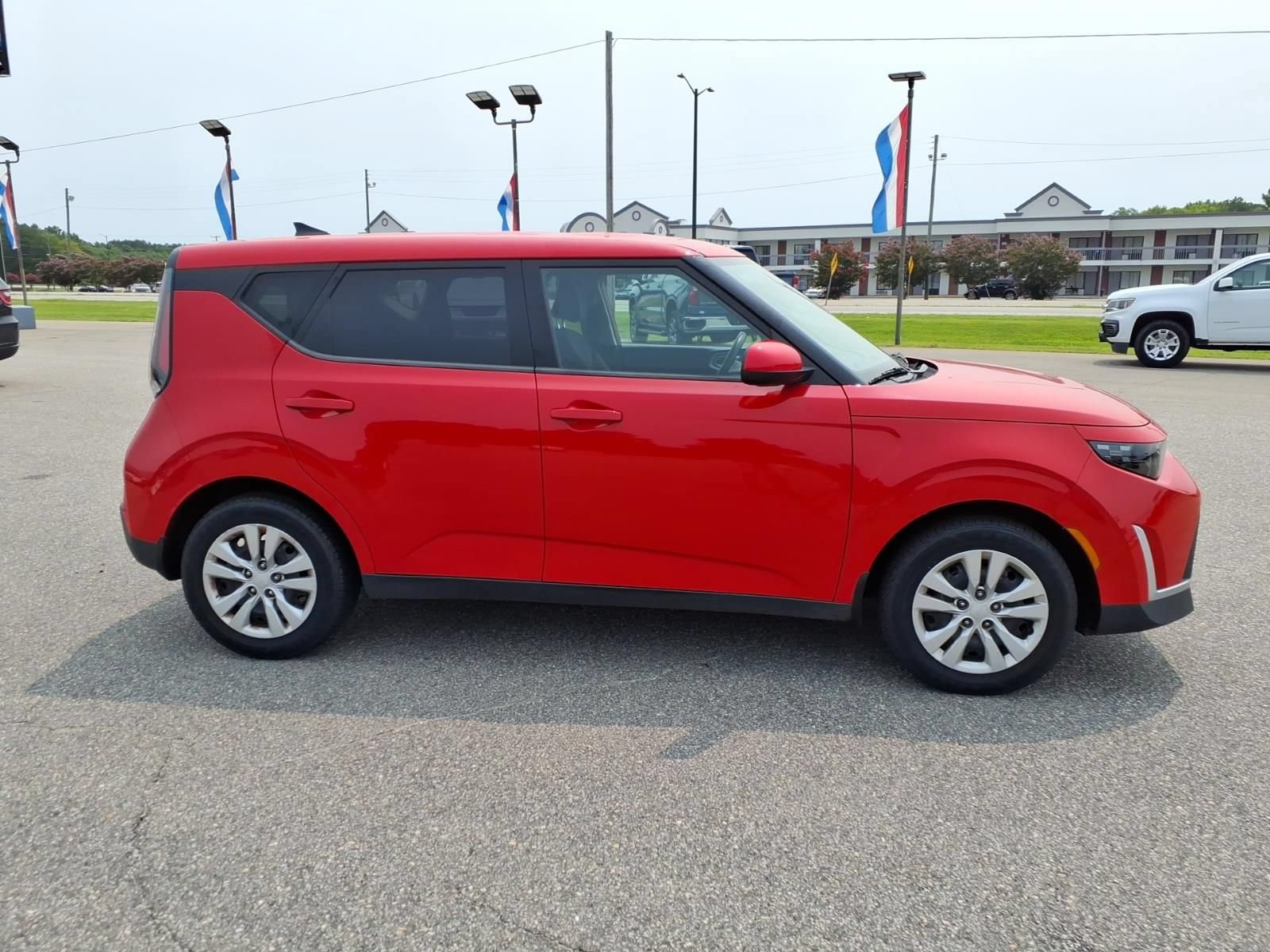 Used 2023 Kia Soul LX FWD image 6