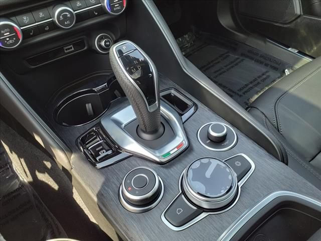 Used 2024 Alfa Romeo Giulia Sprint AWD/4WD image 17