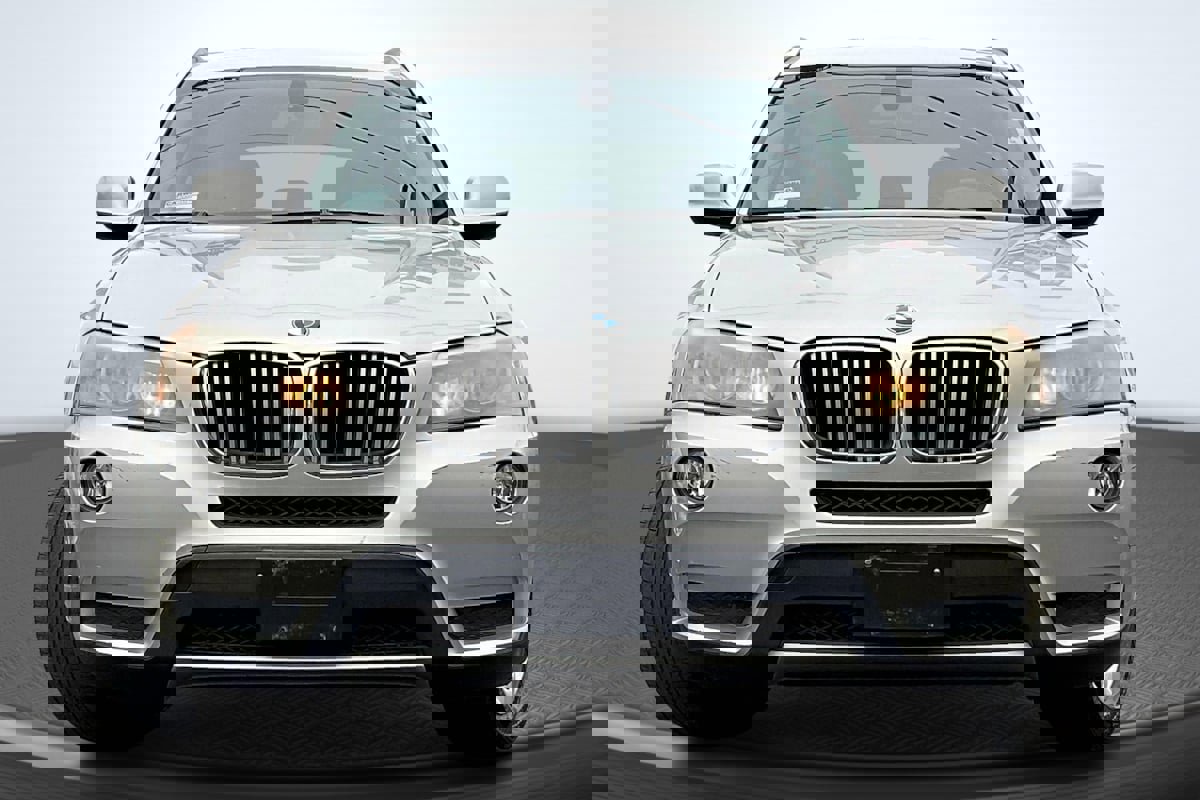 Used 2011 BMW X3 xDrive28i image 3