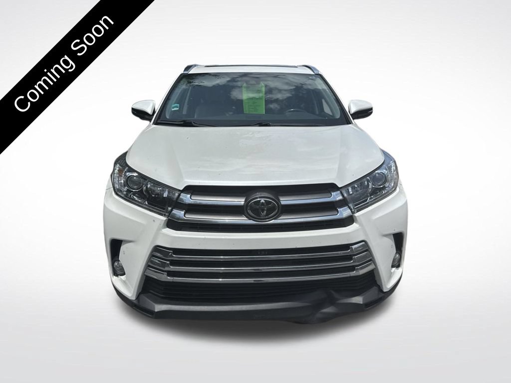 Used 2017 Toyota Highlander Limited Platinum AWD/4WD image 2