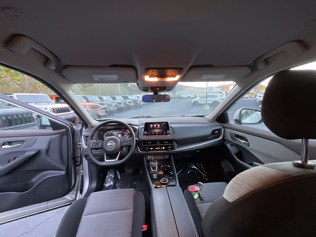 Used 2023 Nissan Rogue SV AWD/4WD image 15