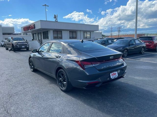 Used 2023 Hyundai Elantra SEL FWD image 5