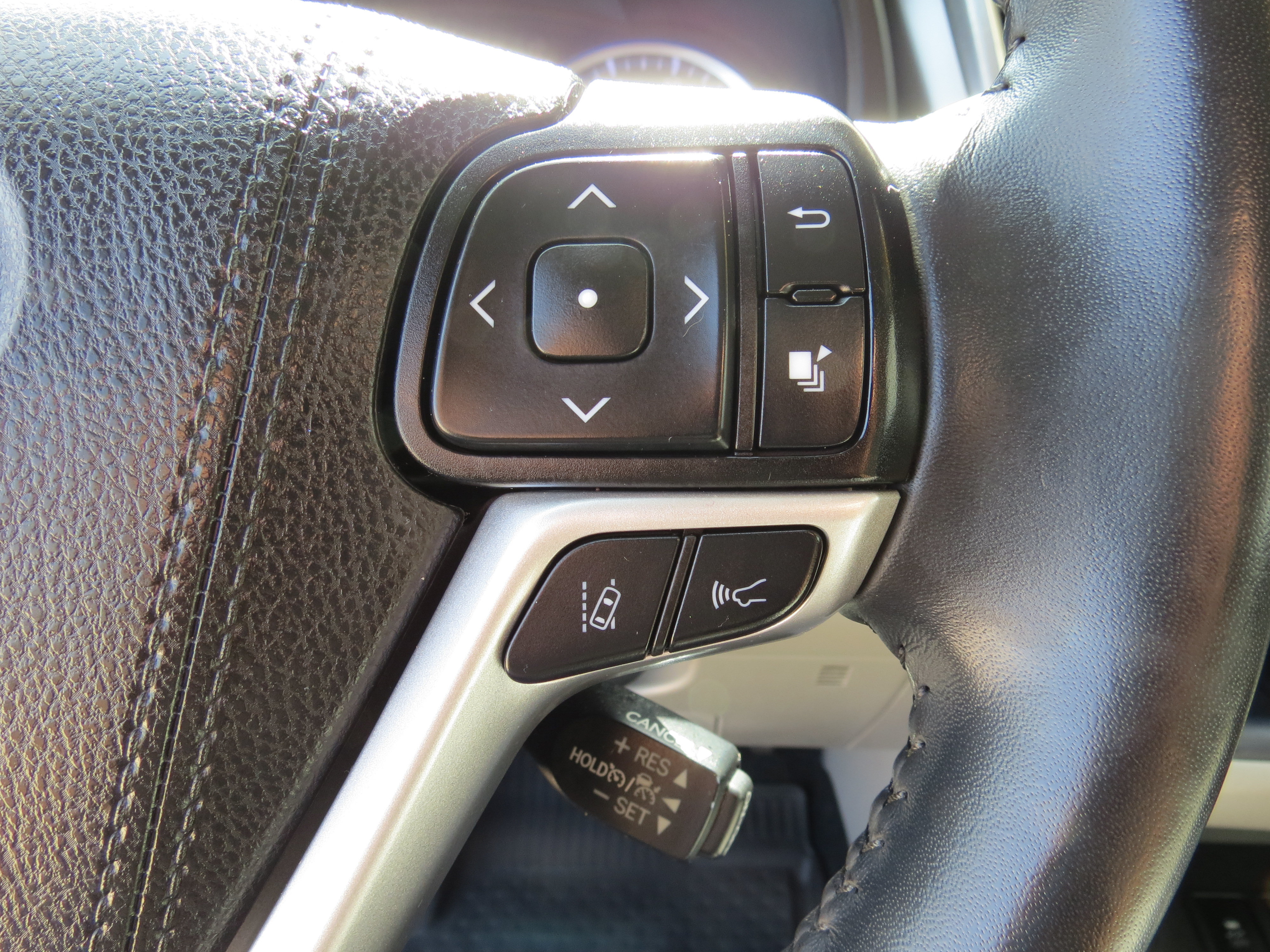 Used 2019 Toyota Highlander XLE FWD image 16