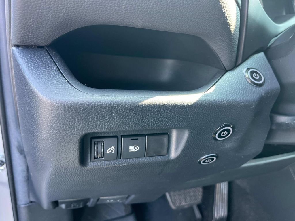 Used 2021 Toyota RAV4 LE image 16