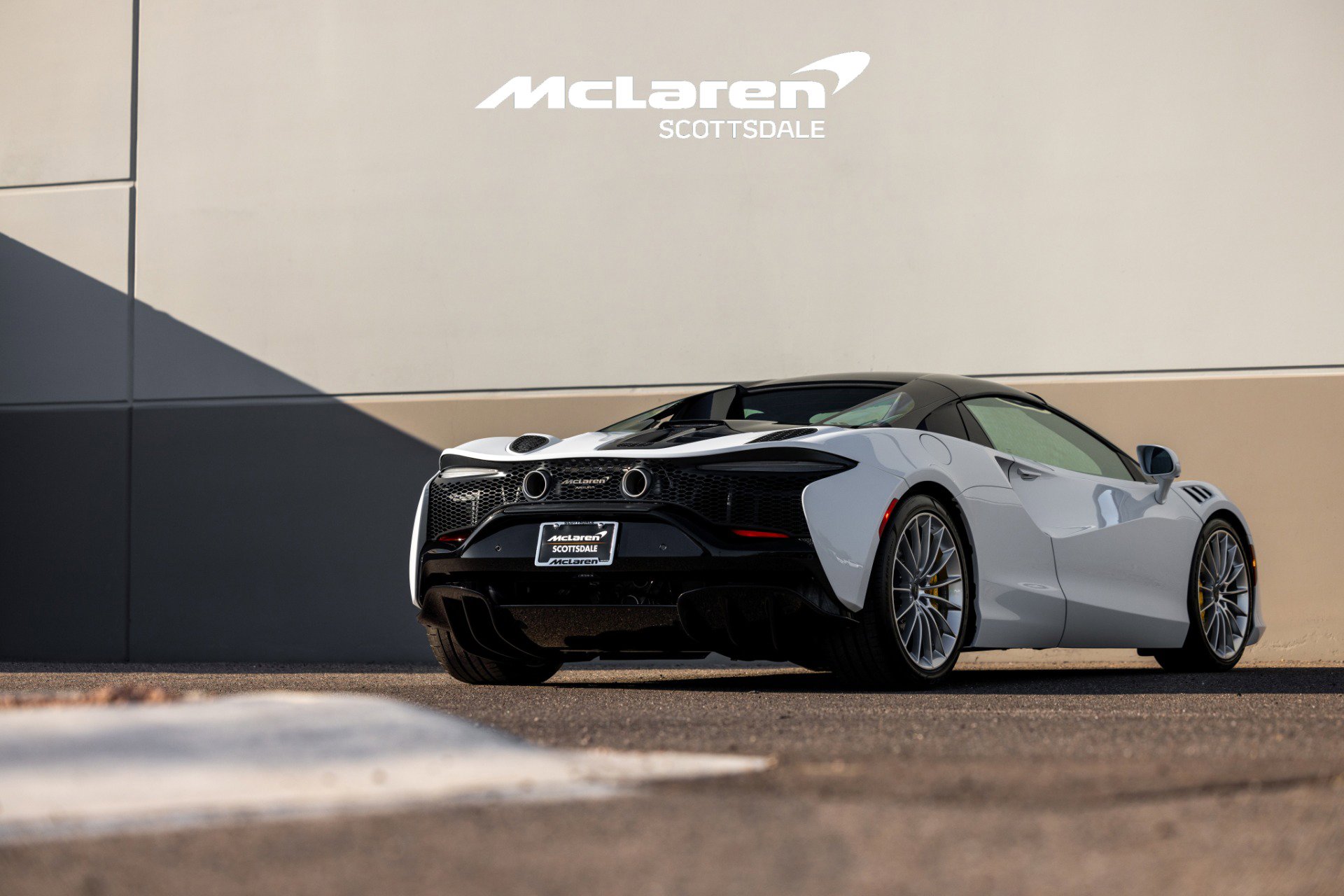 Used 2025 McLaren Artura Spider image 41