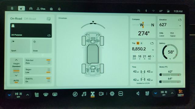 Used 2024 Rivian R1S Adventure image 52