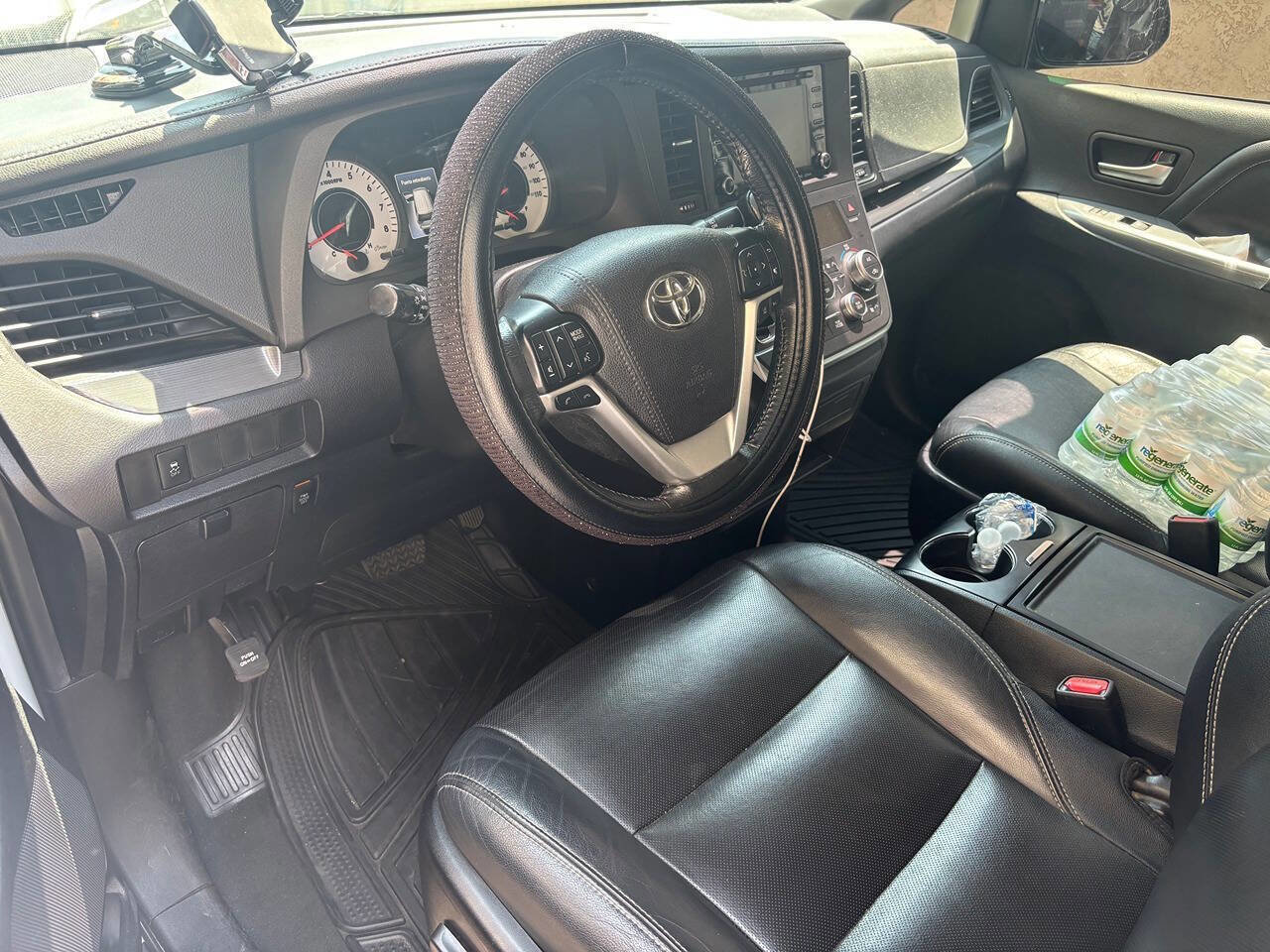 Used 2020 Toyota Sienna SE w/ Carpet Mat Package FWD image 15
