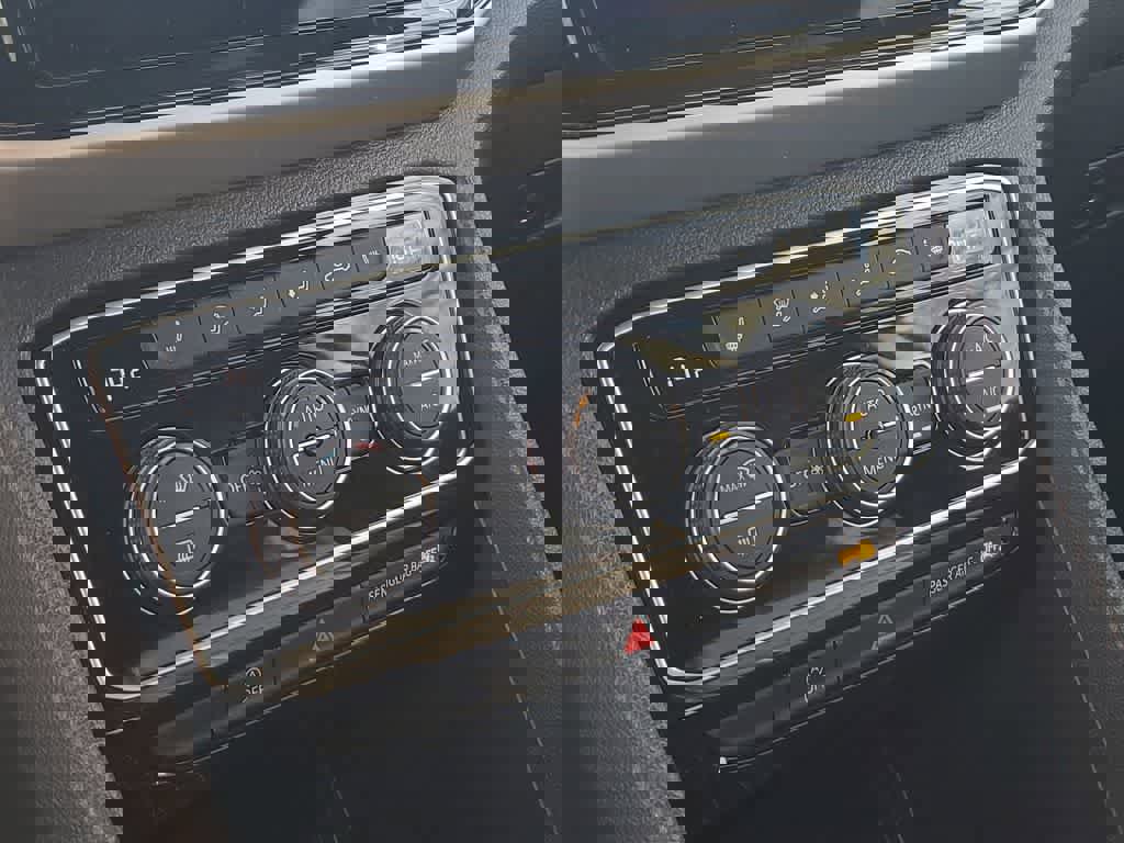 Used 2023 Volkswagen Atlas Cross Sport SE w/ Black Wheel Package image 28