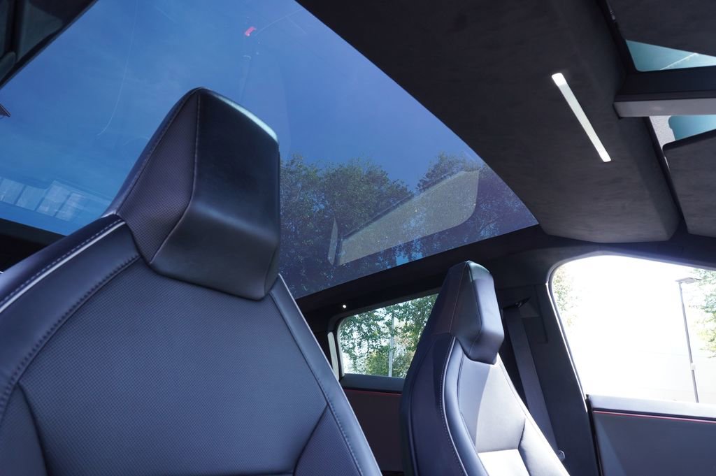 Used 2025 Tesla Cybertruck AWD Crew Cab image 15