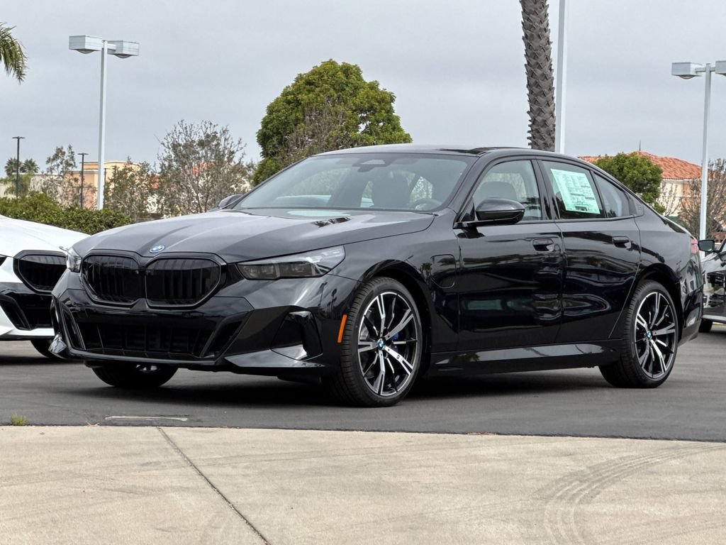 New 2027 BMW 550e xDrive w/ Premium Package AWD/4WD image 8
