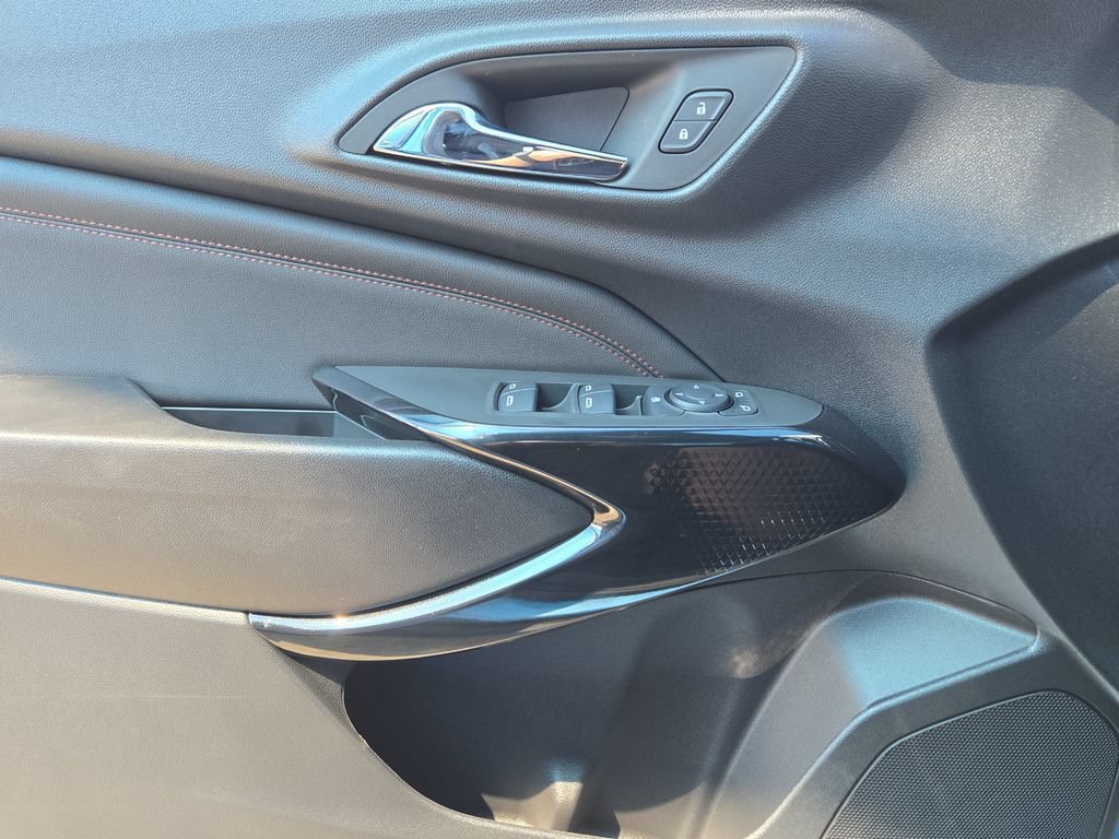 New 2026 Chevrolet Trax RS w/ Sunroof Package FWD image 12