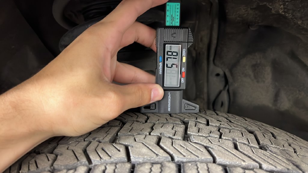 Used 2020 Toyota RAV4 LE w/ All Weather Liner Package AWD/4WD image 43