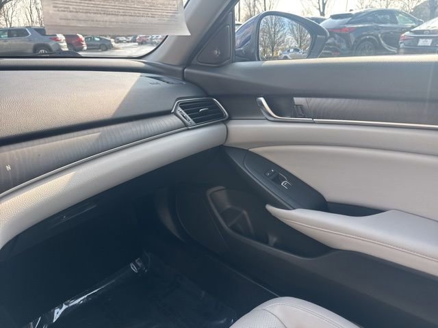 Used 2018 Honda Accord Touring image 32