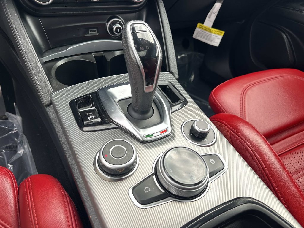 Used 2025 Alfa Romeo Stelvio Sprint w/ Veloce Package AWD/4WD image 25