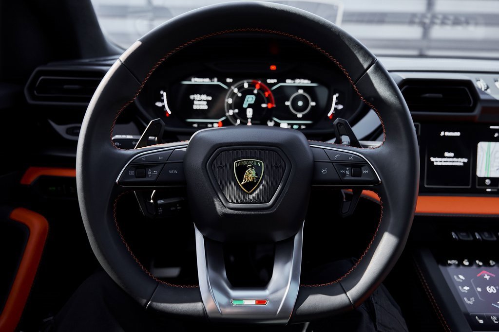 Used 2025 Lamborghini Urus SE image 58