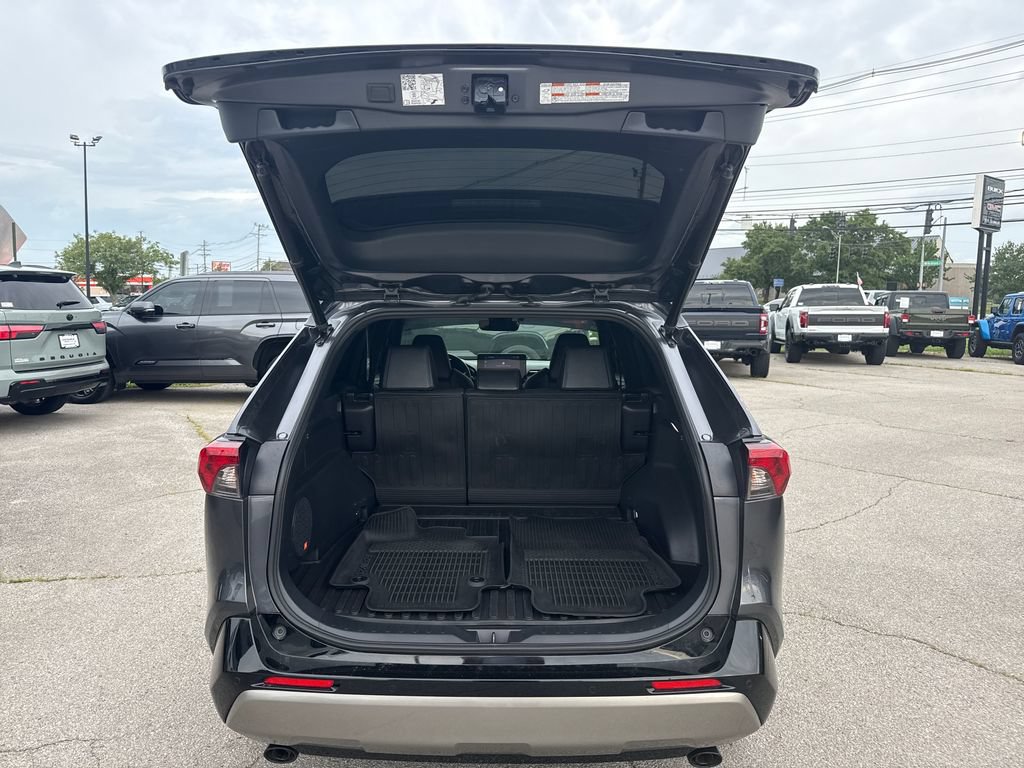 Used 2023 Toyota RAV4 XSE AWD/4WD image 9