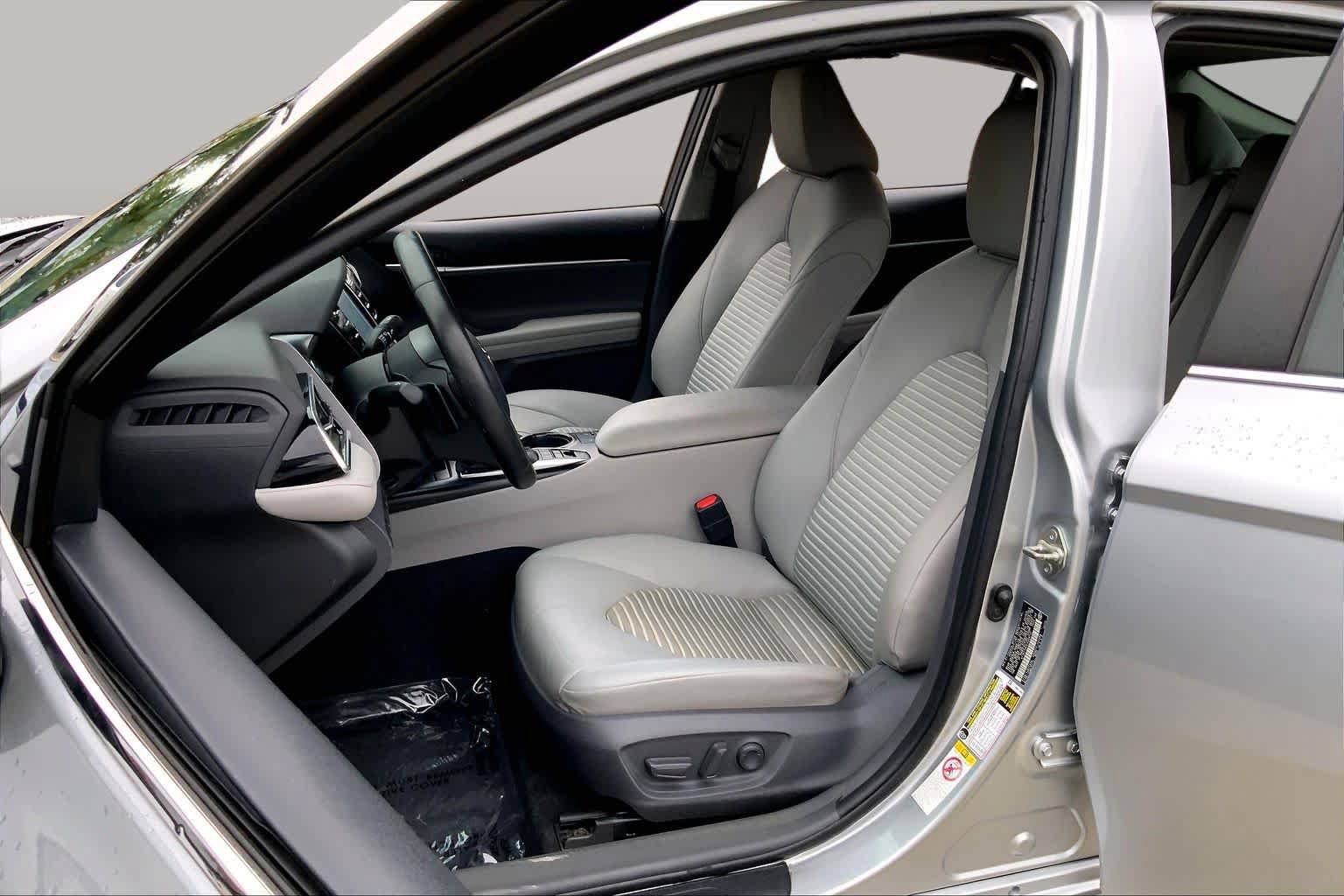 Used 2018 Toyota Camry SE FWD image 8
