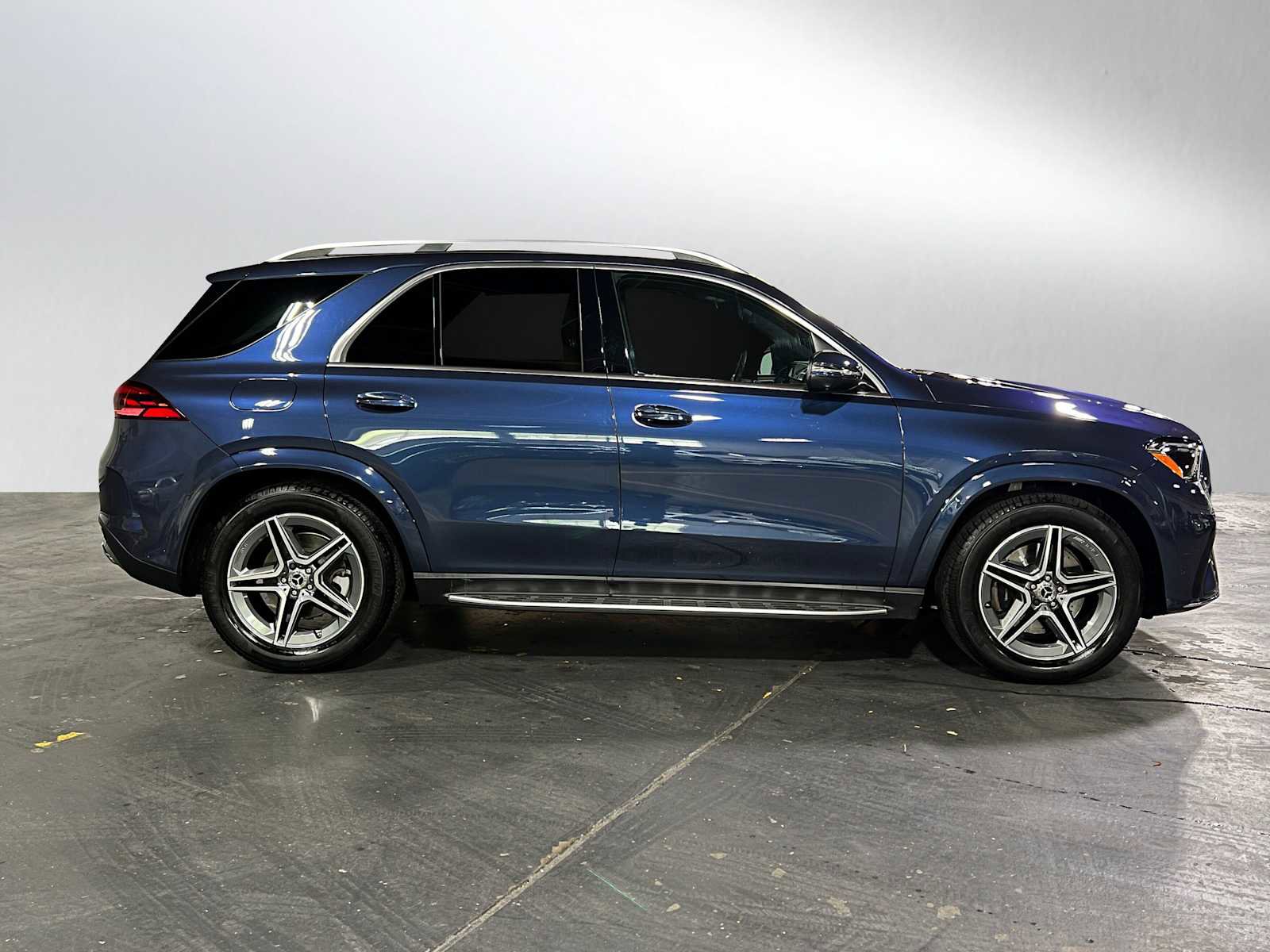 Used 2025 Mercedes-Benz GLE 450 4MATIC image 2