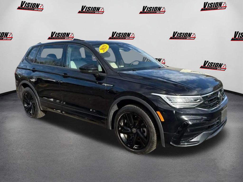 Used 2023 Volkswagen Tiguan SE R-Line image 3