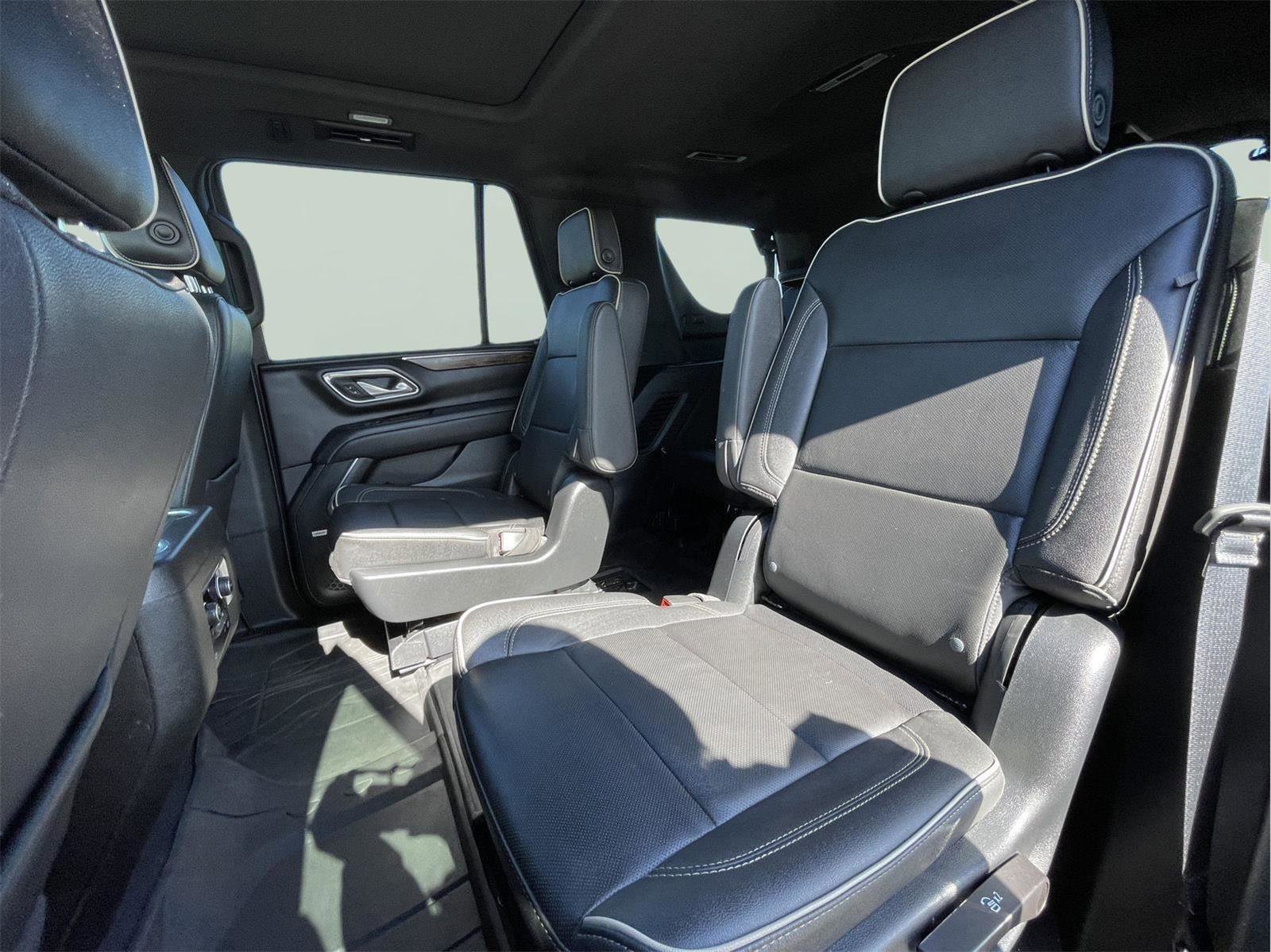 Used 2023 Chevrolet Tahoe Premier AWD/4WD image 16