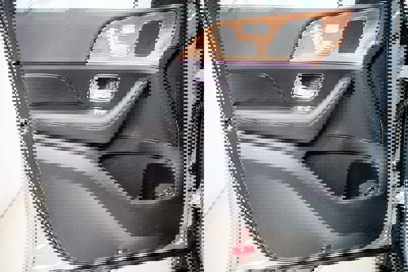 Used 2025 Mercedes-Benz GLE 350 4MATIC image 19