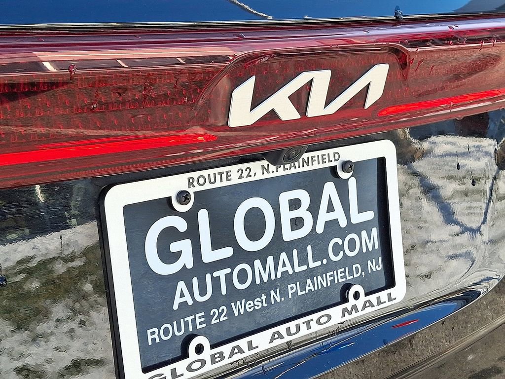 Used 2024 Kia Carnival LX image 30