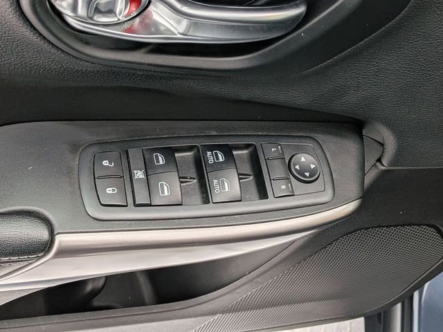 Certified 2019 Jeep Cherokee Latitude Plus w/ Cold Weather Group image 15