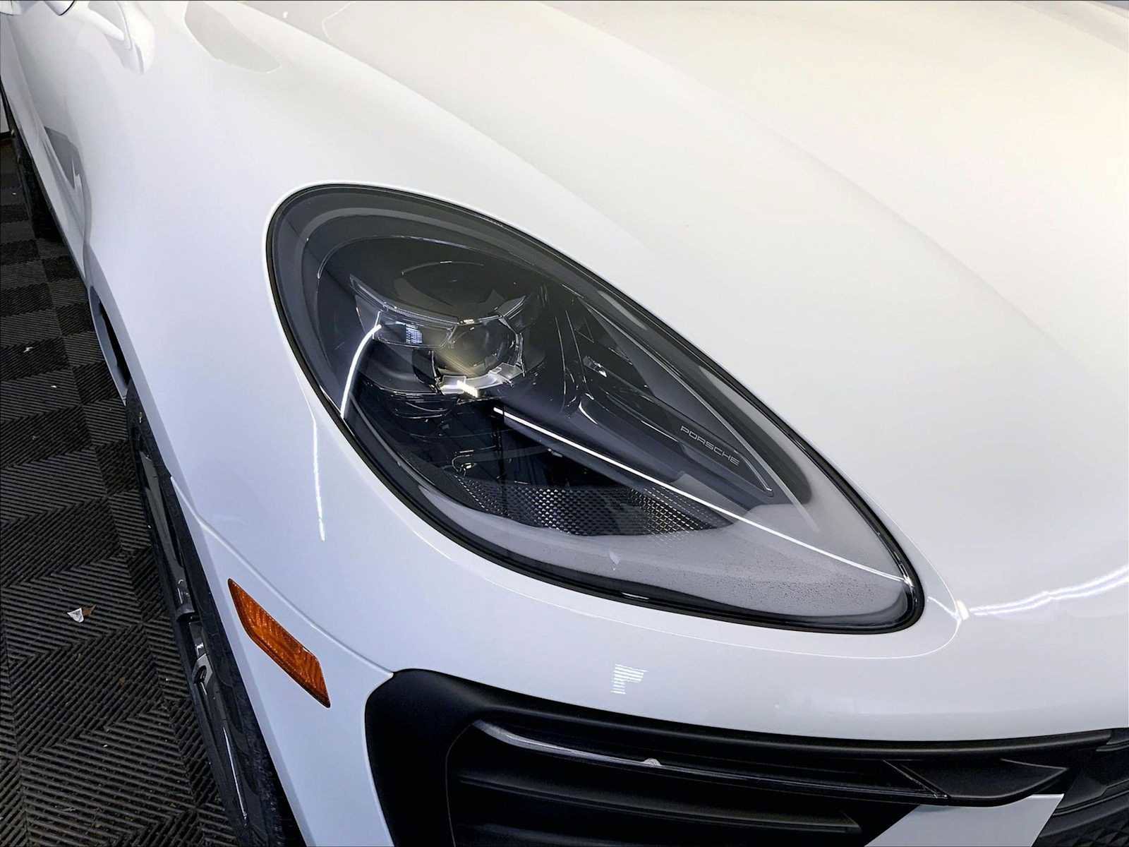 New 2026 Porsche Macan AWD/4WD image 12