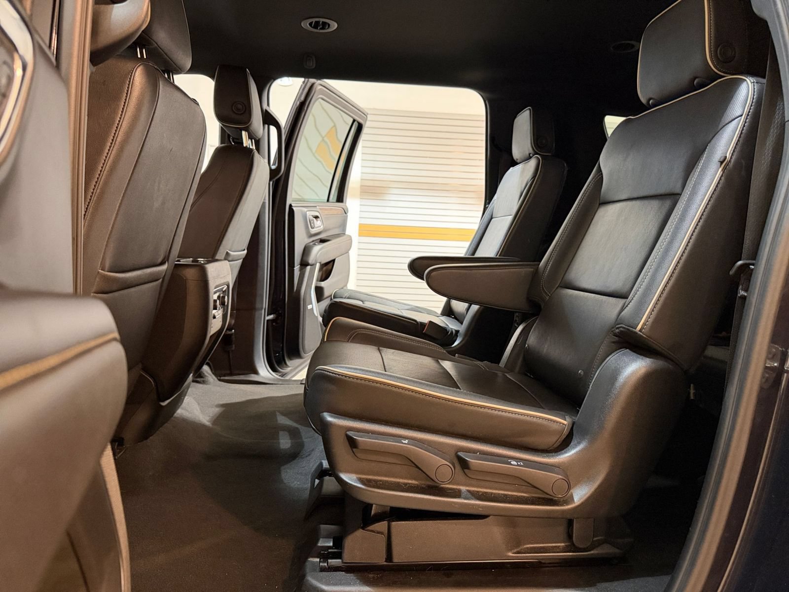 Used 2023 Chevrolet Suburban Premier AWD/4WD image 26