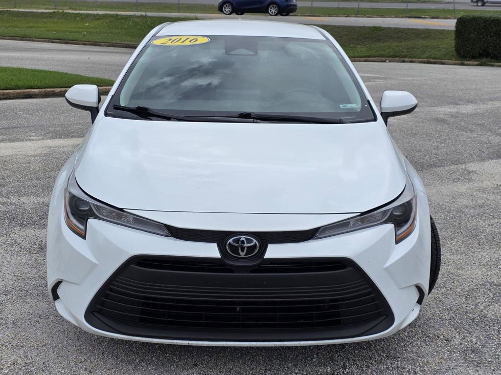 Used 2023 Toyota Corolla LE w/ LE Convenience Package FWD image 2