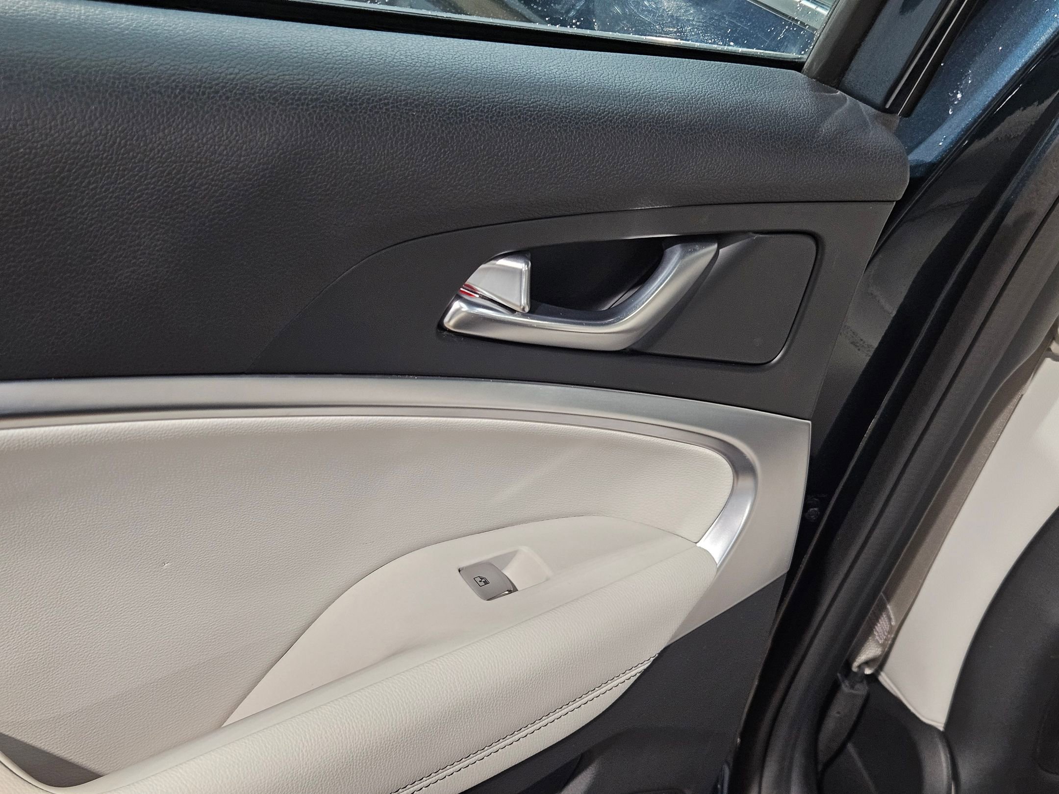 Used 2025 Genesis G70 2.5T RWD image 34