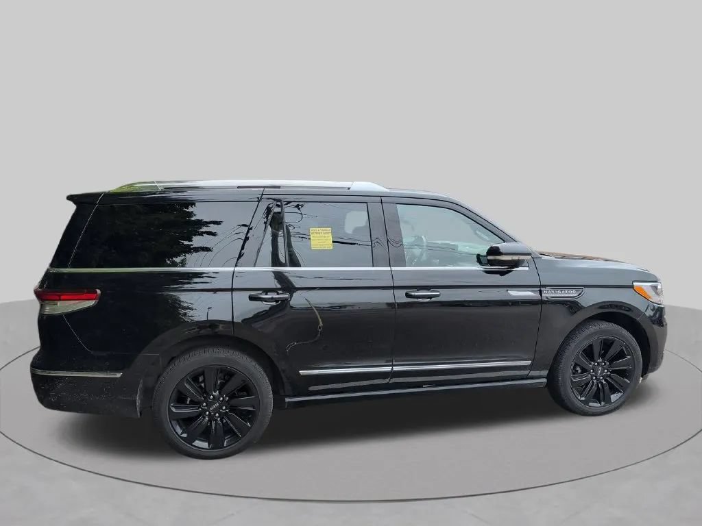 Used 2023 Lincoln Navigator Reserve AWD/4WD image 16