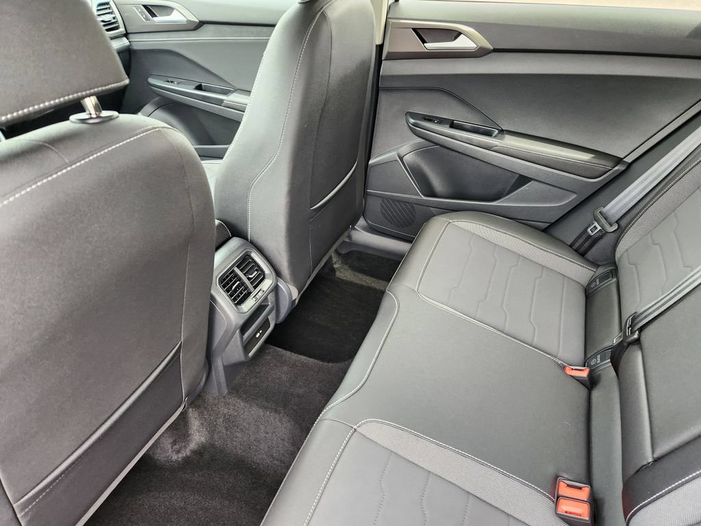 Certified 2025 Volkswagen Taos SE AWD/4WD image 25