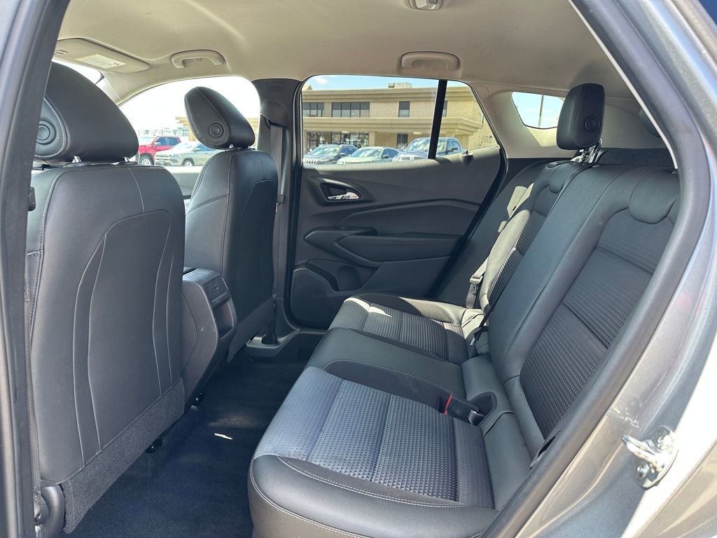 Used 2025 Chevrolet Trax LT FWD image 11