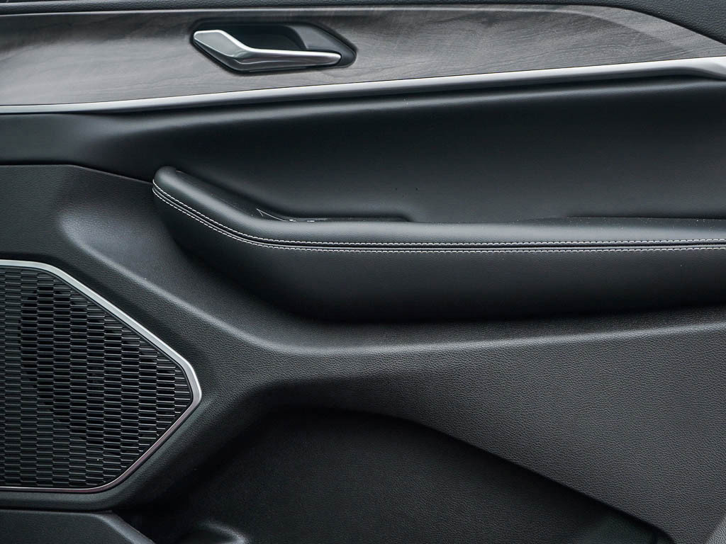 New 2026 Jeep Grand Cherokee Limited w/ Limited Altitude Package AWD/4WD image 10