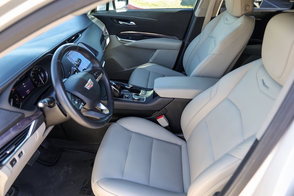 Used 2022 Cadillac XT4 Luxury image 9