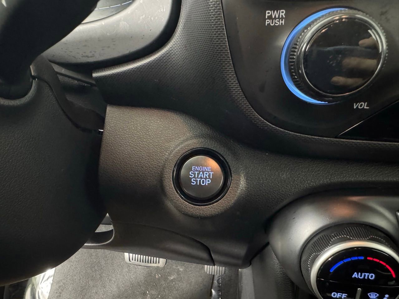 Used 2024 Hyundai Venue SEL image 20