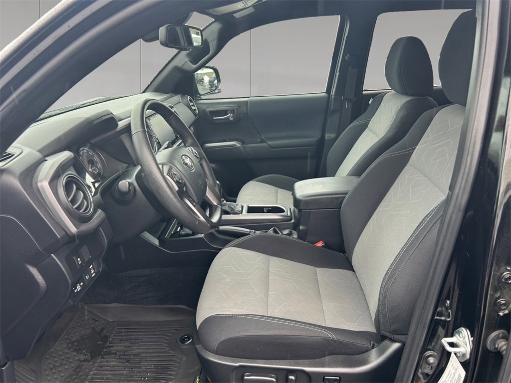 Used 2023 Toyota Tacoma TRD Sport w/ Technology Package image 10