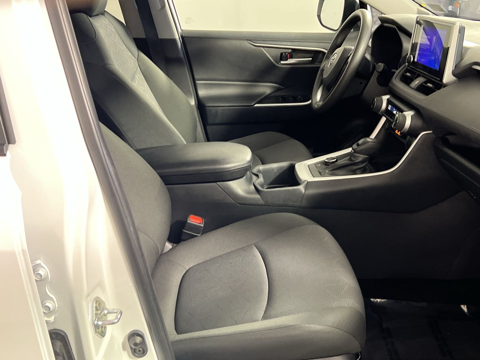 Used 2025 Toyota RAV4 XLE AWD/4WD image 29