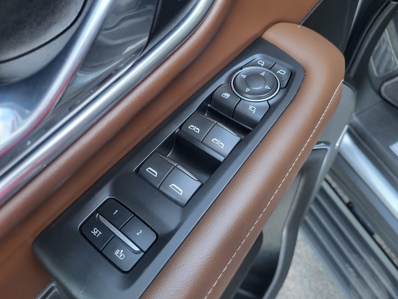 Used 2021 Chevrolet Suburban High Country w/ Premium Package image 34