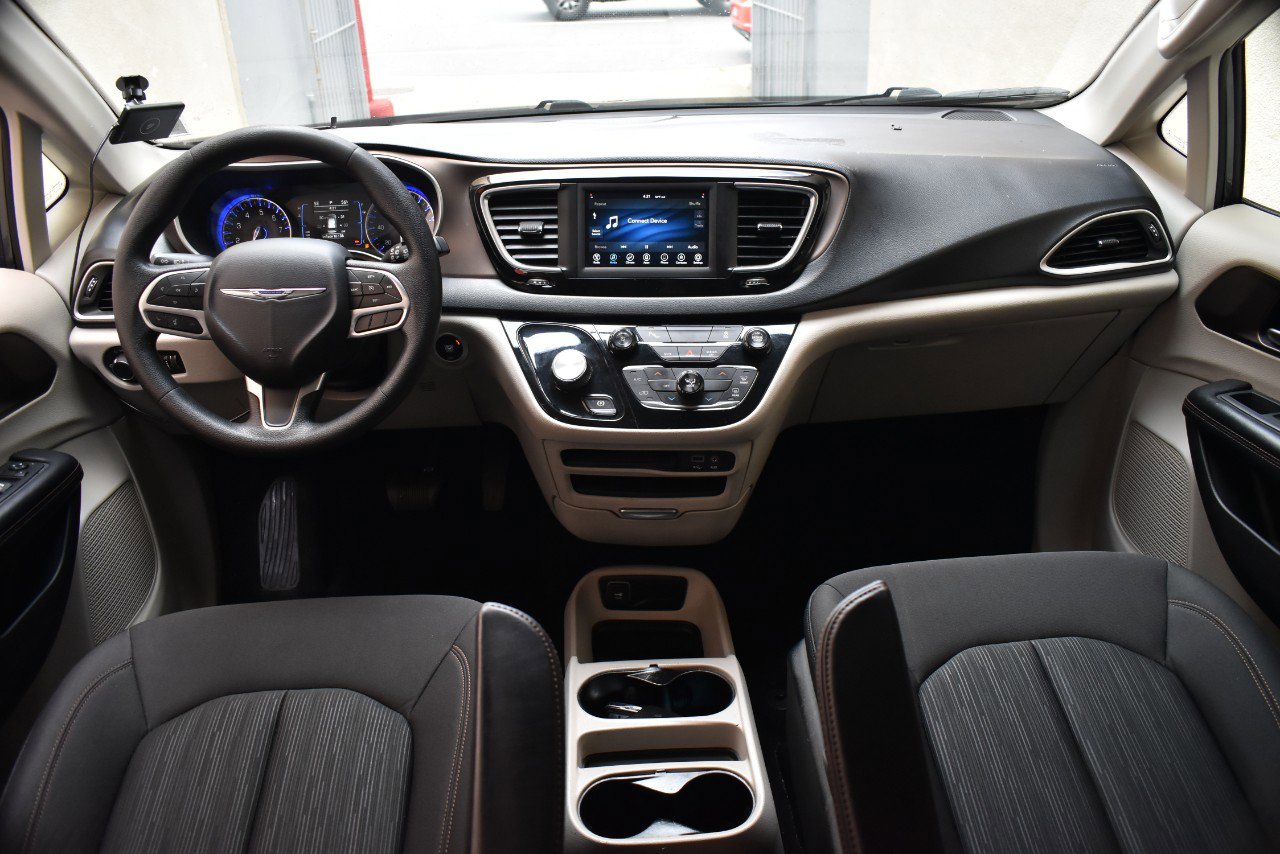 Used 2019 Chrysler Pacifica L FWD image 23