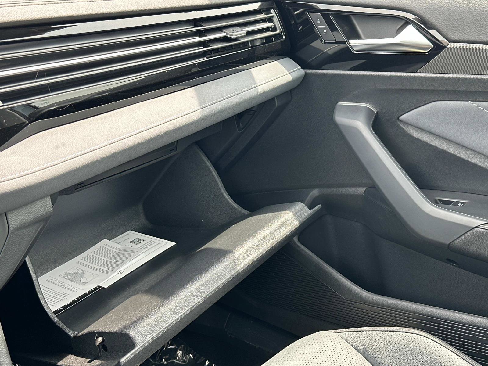 New 2025 Volkswagen Jetta SEL image 33