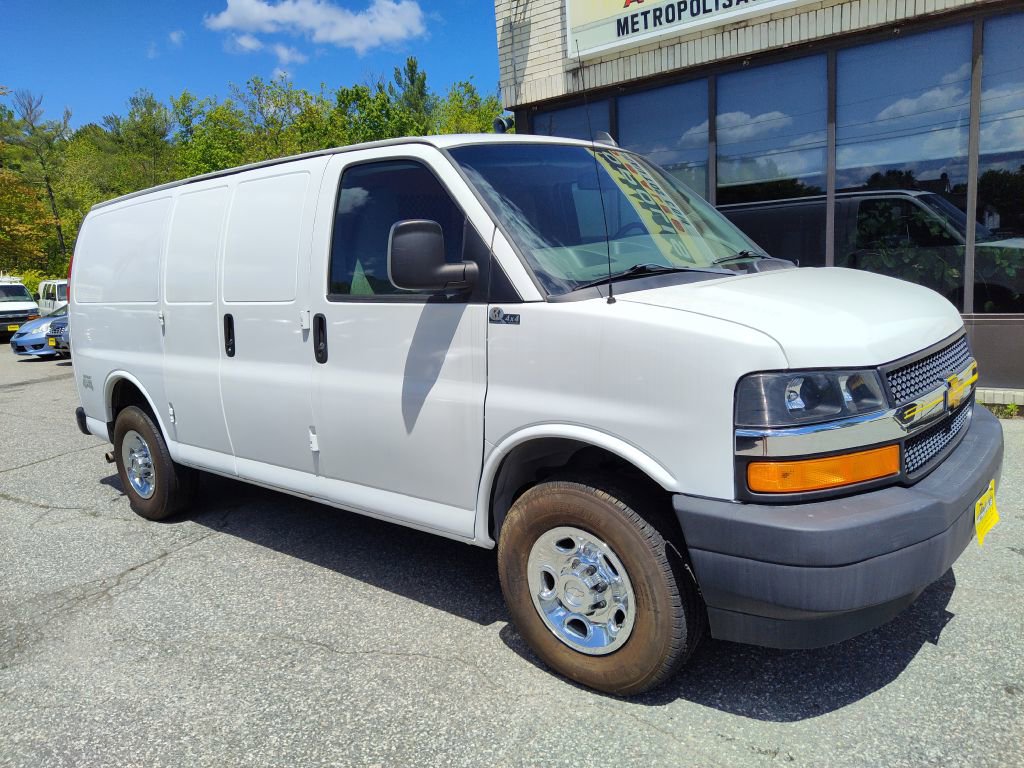 Used 2018 Chevrolet Express 2500 w/ Driver Convenience Package image 3