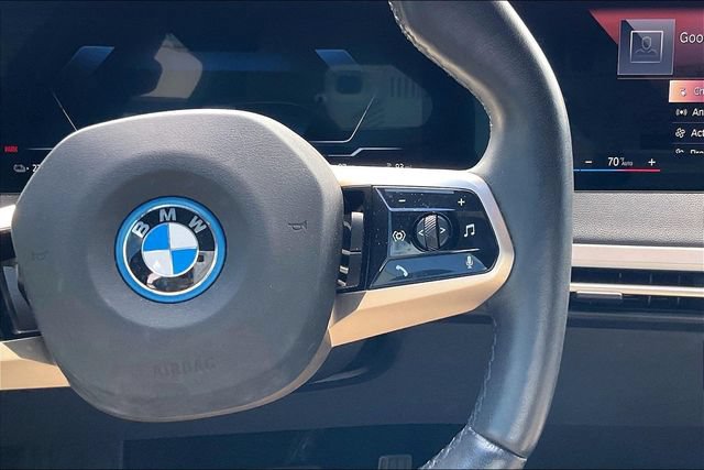 Used 2023 BMW iX xDrive50 w/ Ultimate Package 2 AWD/4WD image 18