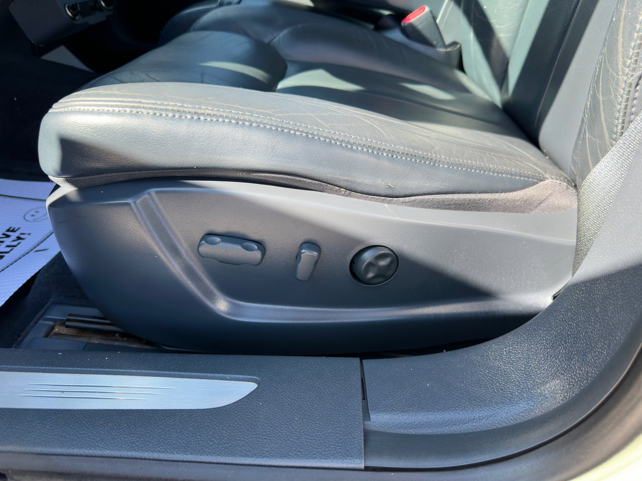 Used 2009 Cadillac DTS Limousine image 42