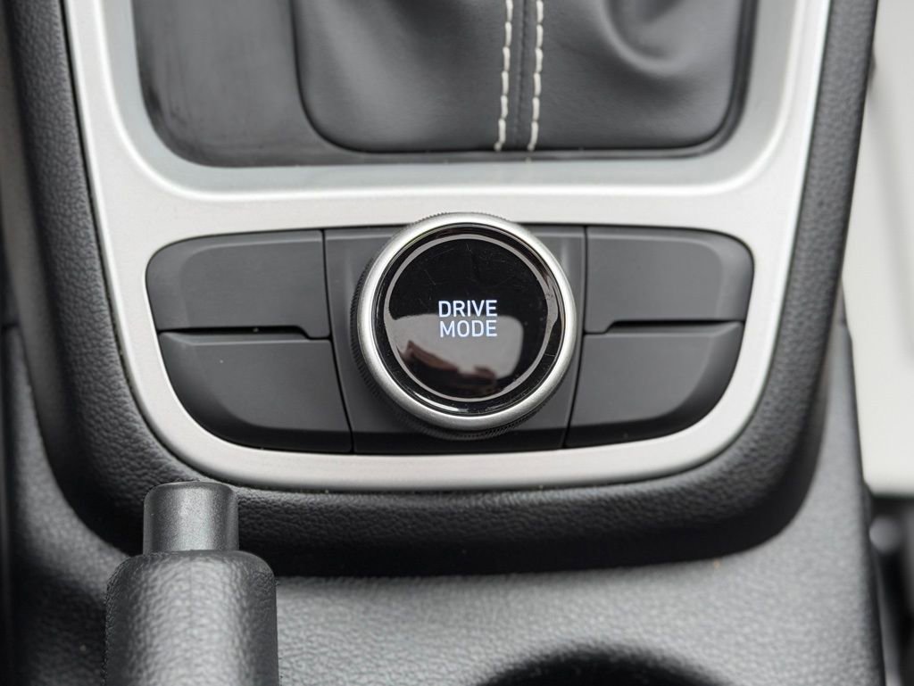 Used 2023 Hyundai Venue SEL w/ Cargo Package image 15