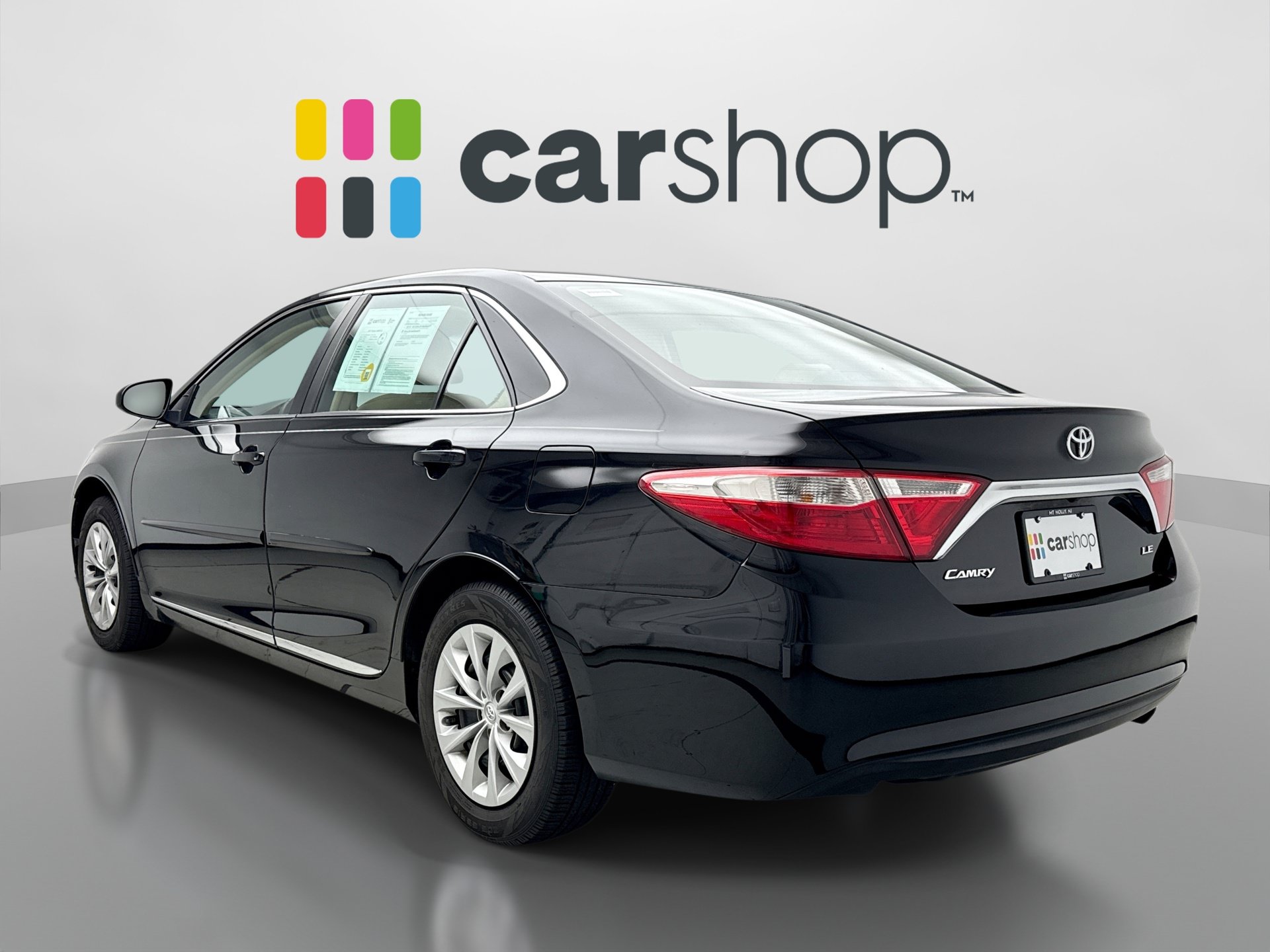 Used 2017 Toyota Camry LE FWD image 3